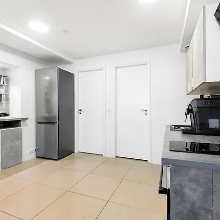 Sirena - Self Check-in And Free Parking Lägenhet *